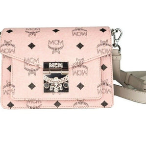 MCM Signature Bolso bandolera de cuero con logo de diamante rosa suave con cierre de solapa