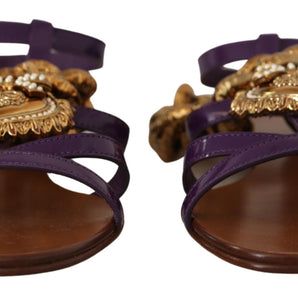 Dolce &amp; Gabbana Zapatos planos tipo gladiador con cadena de corazón morado