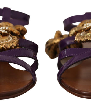 Dolce &amp; Gabbana Zapatos planos tipo gladiador con cadena de corazón morado