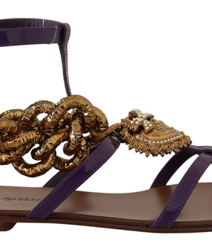 Dolce &amp; Gabbana Zapatos planos tipo gladiador con cadena de corazón morado