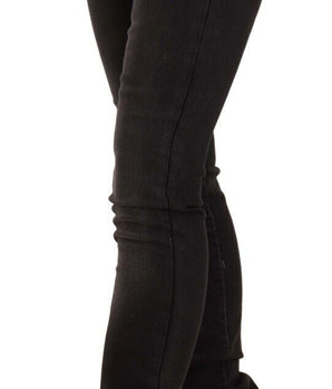 Vaqueros elegantes de talle medio, ajustados y lavados en negro de GF Ferre