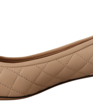 Salvatore Ferragamo Elegantes zapatos de tacón de cuero acolchado en beige y negro