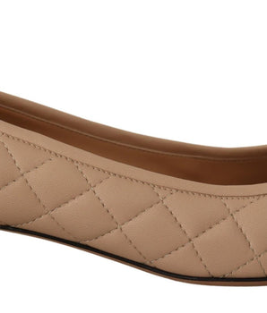 Salvatore Ferragamo Elegantes zapatos de tacón de cuero acolchado en beige y negro
