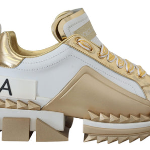 Dolce &amp; Gabbana Elegantes zapatillas deportivas de cuero blanco y dorado