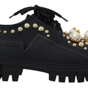 Zapatos planos Derby de cuero negro atemporales de Dolce &amp; Gabbana con detalles glamurosos