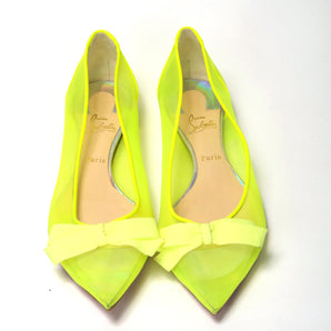 Christian Louboutin zapato con punta plana en amarillo fluro