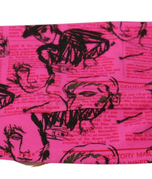 Top corto rosa con estampado de periódico elegante de John Galliano