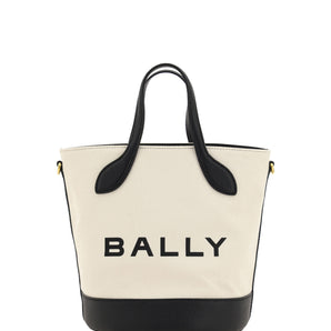 Bolso bombonera elegante con monograma de Bally en blanco y negro