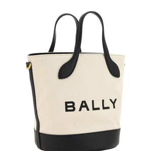 Bolso bombonera elegante con monograma de Bally en blanco y negro