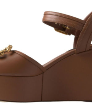 Dolce &amp; Gabbana Cuñas elegantes con tira al tobillo de cuero marrón