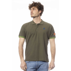 Polo elegante de algodón verde con detalle de emblema de Invicta