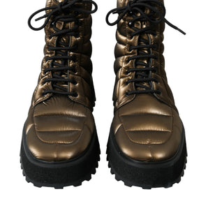 Dolce &amp; Gabbana Botas acolchadas Plateau en bronce con placa con el logo DG