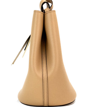 Burberry Lorne Bolso pequeño tipo cubo de cuero color camel con cuadros Haymarket