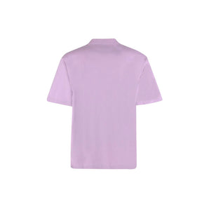 Camiseta elegante con logotipo morado de la industria farmacéutica para quienes marcan tendencia