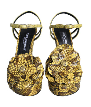 Dolce &amp; Gabbana Sandalias de tacón con tira al tobillo de cuero exótico amarillo Zapatos