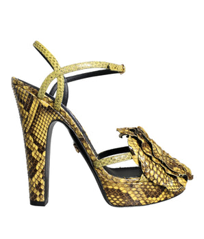 Dolce &amp; Gabbana Sandalias de tacón con tira al tobillo de cuero exótico amarillo Zapatos