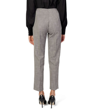 Sandro Ferrone Vaqueros y pantalón de poliéster gris