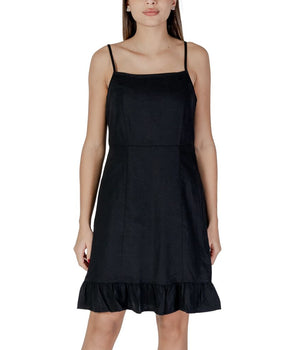 B.Young Vestido de lino negro