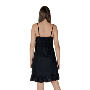 B.Young Vestido de lino negro