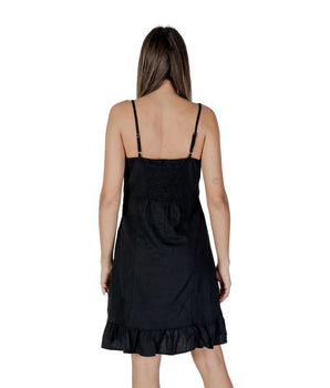 B.Young Vestido de lino negro