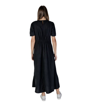 B.Young Vestido de lino negro