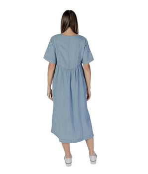 B.Young Vestido de algodón azul claro