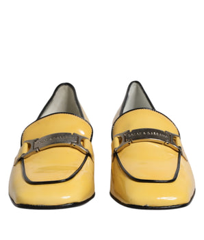 Mocasines sin cordones con placa del logotipo en cuero amarillo de Dolce &amp; Gabbana