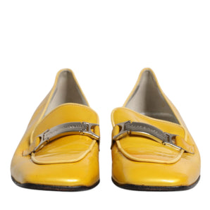 Mocasines sin cordones con placa del logotipo en cuero amarillo de Dolce &amp; Gabbana