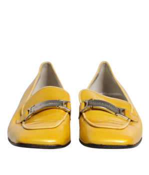 Mocasines sin cordones con placa del logotipo en cuero amarillo de Dolce &amp; Gabbana
