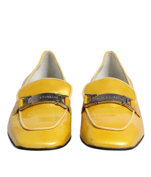 Mocasines sin cordones con placa del logotipo en cuero amarillo de Dolce &amp; Gabbana