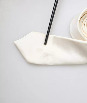 Corbata clásica de seda satinada en blanco roto para hombre de Dolce &amp; Gabbana