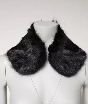 Bufanda tipo chal de piel negra de Dolce &amp; Gabbana