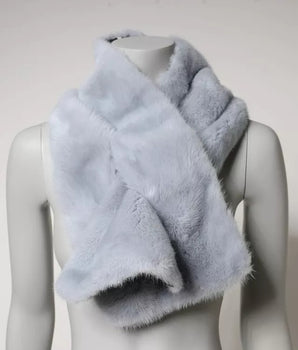 Bufanda calentadora de cuello de piel de visón azul empolvado de Dolce &amp; Gabbana