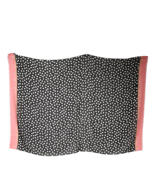 Bufanda cruzada con flecos y lunares blancos y negros de Dolce &amp; Gabbana