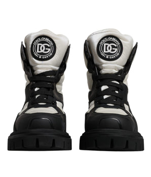 Botas con cordones y acolchados de media pantorrilla en blanco y negro de Dolce &amp; Gabbana