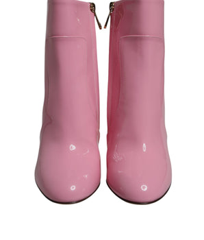 Botas de media caña con tacón de charol rosa de Dolce &amp; Gabbana