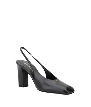 Zapatos de salón Prada de piel de becerro negra