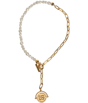 Collar con colgante de logotipo de Dolce &amp; Gabbana con cadena dorada y perla de imitación de latón