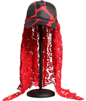 Gorra de béisbol de algodón y tul con encaje rojo y negro de Dolce &amp; Gabbana