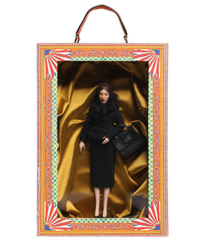 Muñecas sicilianas de cuero y cerámica de Dolce &amp; Gabbana con vestido negro