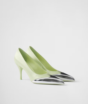 Zapatos de salón Prada de satén y piel metalizada