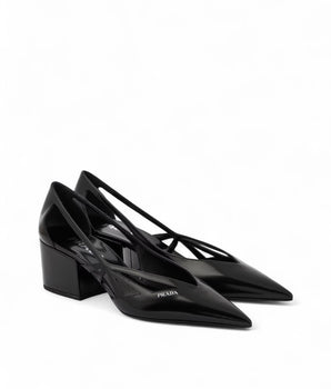 Zapatos de tacón Prada de piel negra con aberturas, talla 55