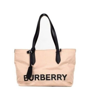 Bolso tote de hombro tipo tote de nailon Econyl con logo pequeño en rosa y beige de Burberry